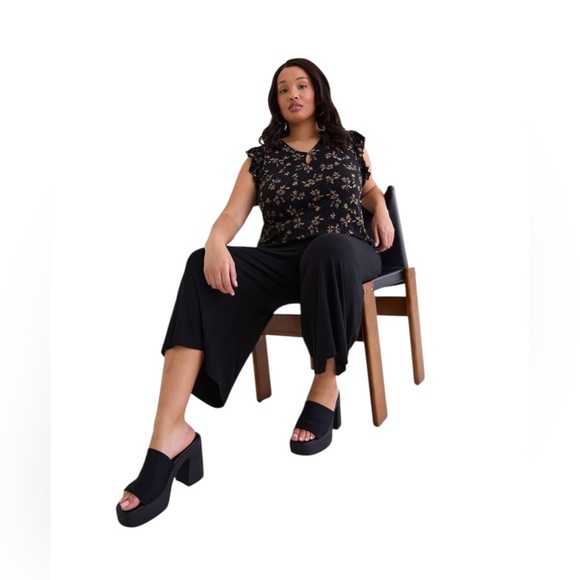 Penningtons, Plus Size V-Neck Knit Top With Flutter Sleeves, 3X, Black - Picture 4 of 9